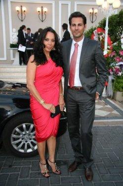 Çocuğu yaşındakilerle aşk yaşayan ünlüler