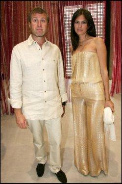 Çocuğu yaşındakilerle aşk yaşayan ünlüler