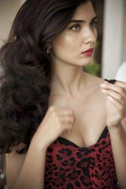 Tuba Büyüküstün Ortadoğu’daki ilgiye alıştı