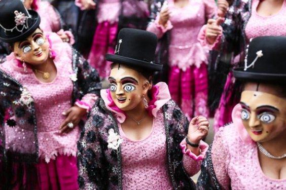 Bolivya karnavalı kana bulandı