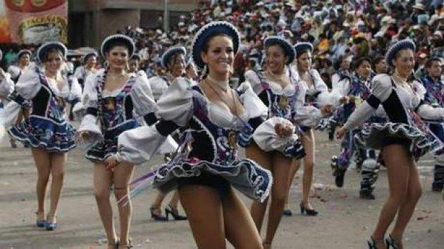 Bolivya karnavalı kana bulandı