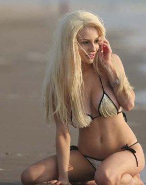 Courtney Stodden sahili birbirine kattı