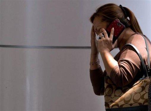 Kaybolan Malezya uçağındaki yolcuların yakınları endişeyle bekliyor