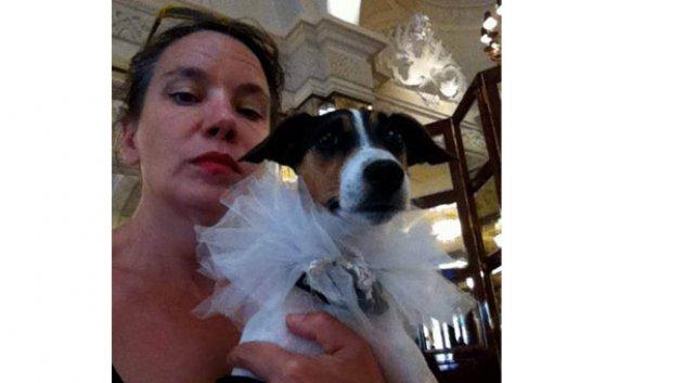 İngiltere'de bir kadın köpeğiyle evlendi