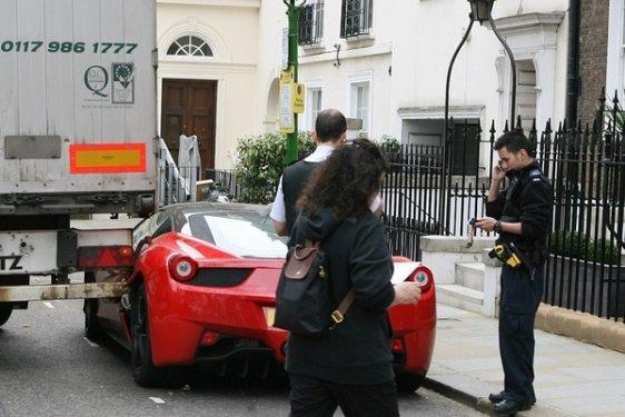 İngiltere'de tırın çarptığı Ferrari'den görüntüler