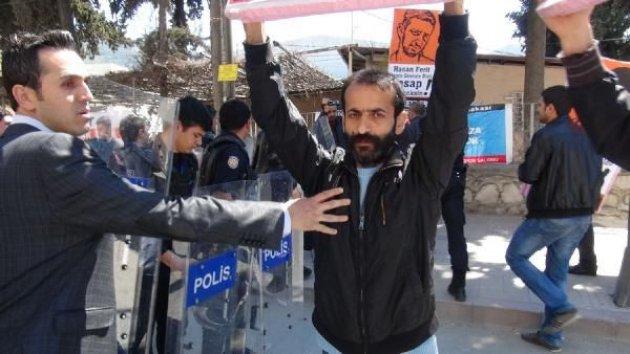 Hatay'da Başbakan protestosuna polis müdahalesi