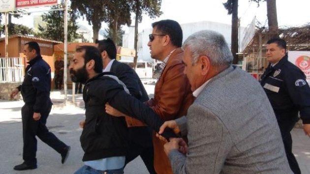 Hatay'da Başbakan protestosuna polis müdahalesi