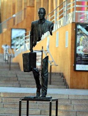 Bruno Catalano'nun eksik heykel çalışması