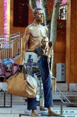 Bruno Catalano'nun eksik heykel çalışması