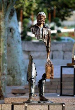 Bruno Catalano'nun eksik heykel çalışması