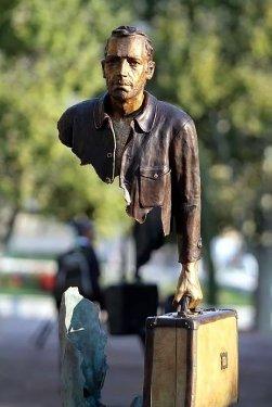 Bruno Catalano'nun eksik heykel çalışması