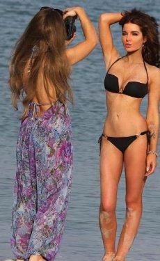 Güzel model Helen Flanagan bikinili pozlar