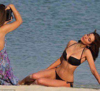 Güzel model Helen Flanagan bikinili pozlar