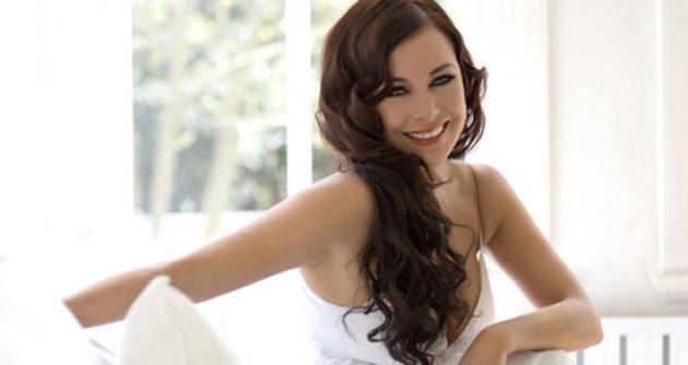 Ünlü oyuncu kızının gördüğü şiddeti ağlayarak anlattı