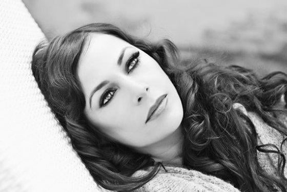 Ünlü oyuncu kızının gördüğü şiddeti ağlayarak anlattı