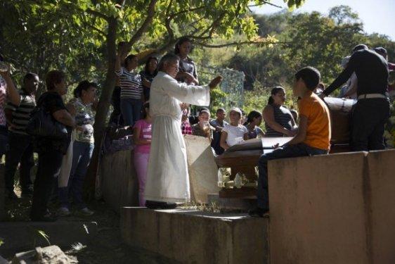 Onların işi ölülerle