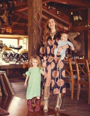 Tuba Ünsal çocuklarıyla çok mutlu 