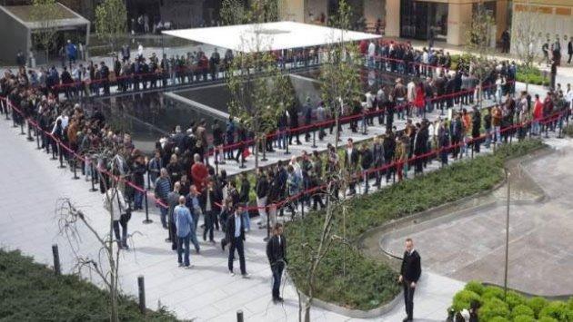Apple Store'un Zorlu Center'daki mağazası bugün açıldı