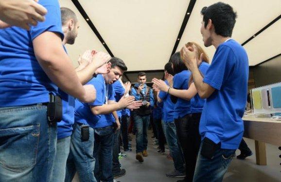 Apple Store'un Zorlu Center'daki mağazası bugün açıldı