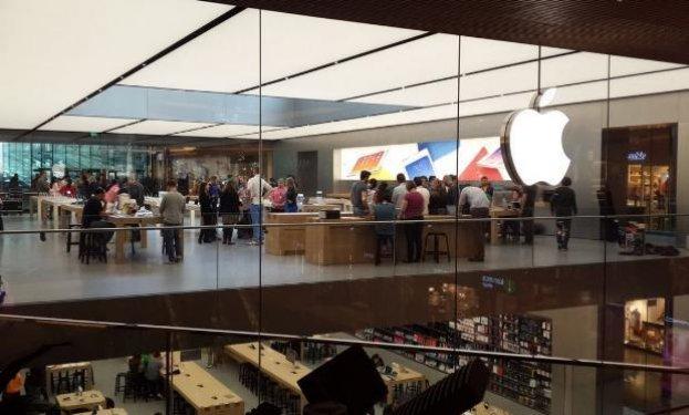 Apple Store'un Zorlu Center'daki mağazası bugün açıldı