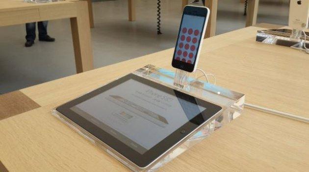 Apple Store'un Zorlu Center'daki mağazası bugün açıldı