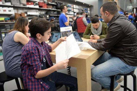 Apple Store'un Zorlu Center'daki mağazası bugün açıldı