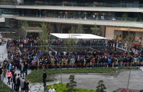 Apple Store'un Zorlu Center'daki mağazası bugün açıldı