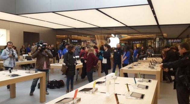 Apple Store'un Zorlu Center'daki mağazası bugün açıldı