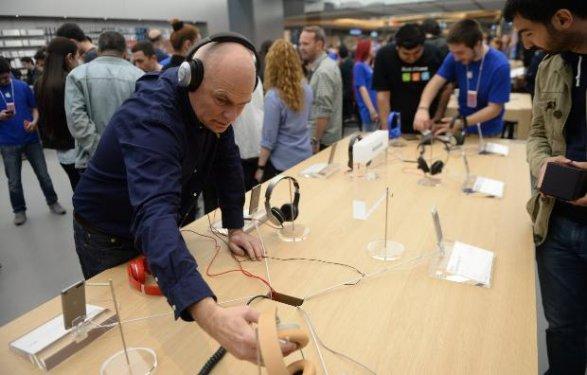 Apple Store'un Zorlu Center'daki mağazası bugün açıldı