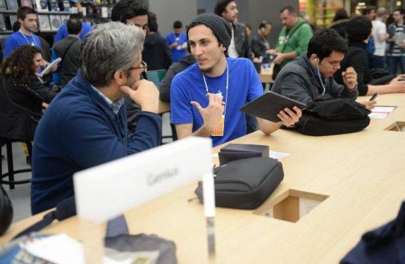 Apple Store'un Zorlu Center'daki mağazası bugün açıldı