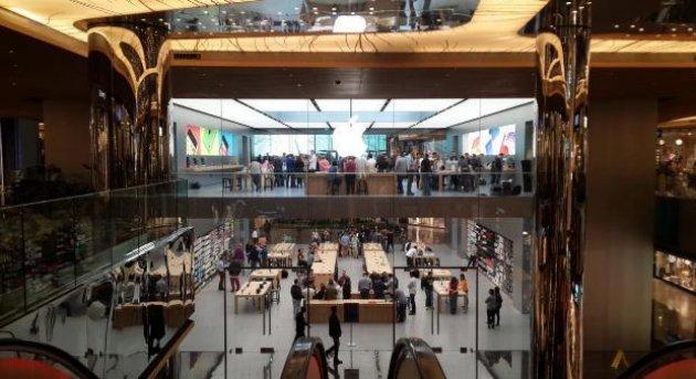 Apple Store'un Zorlu Center'daki mağazası bugün açıldı