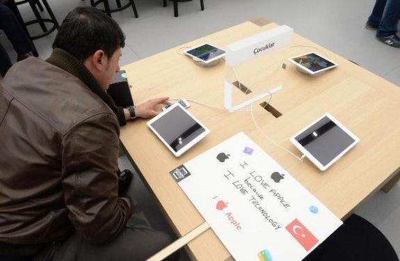 Apple Store'un Zorlu Center'daki mağazası bugün açıldı