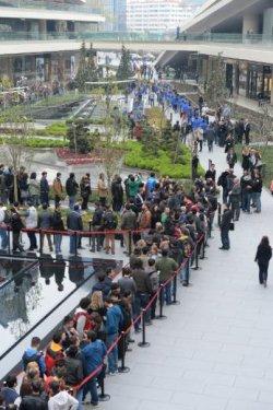 Apple Store'un Zorlu Center'daki mağazası bugün açıldı