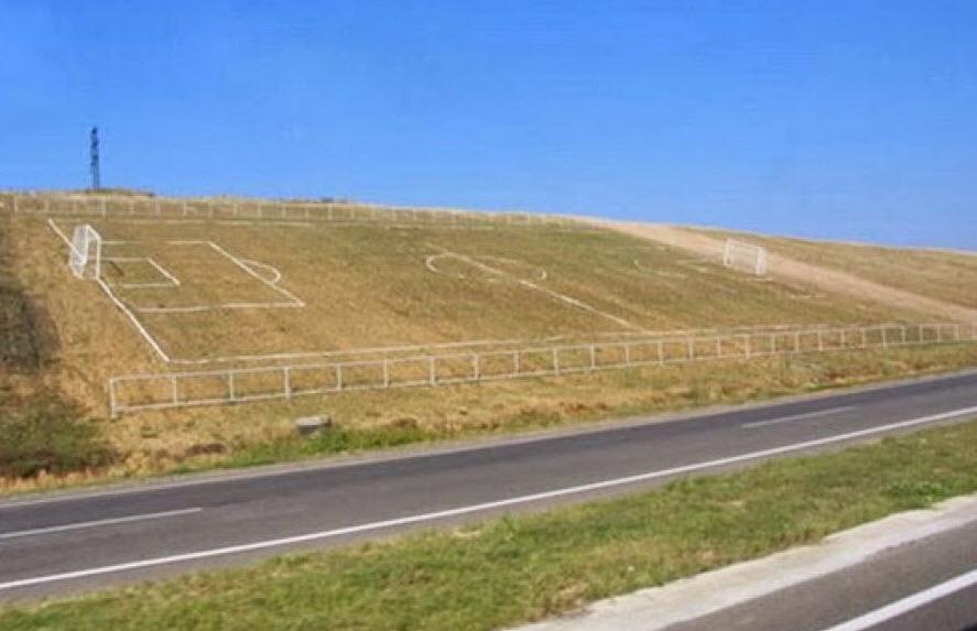 Dünyanın en ilginç futbol sahaları