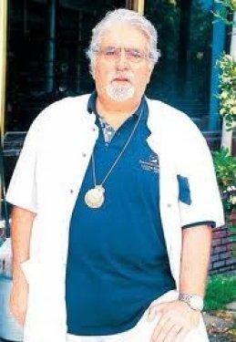 Türkiye'nin ünlü sünnetçisi Kemal Özkan hayatını kaybetti