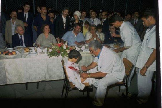 Türkiye'nin ünlü sünnetçisi Kemal Özkan hayatını kaybetti