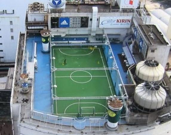 Dünyanın en ilginç futbol sahaları