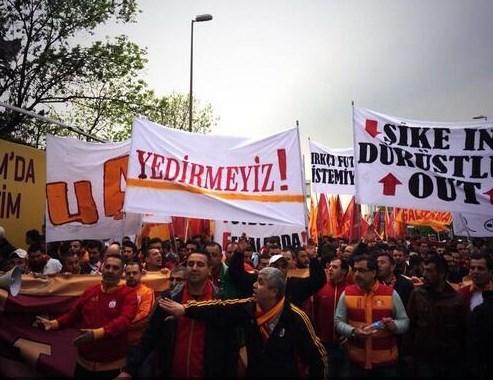 Galatasaraylı taraftarlar TFF binasına yürüdü