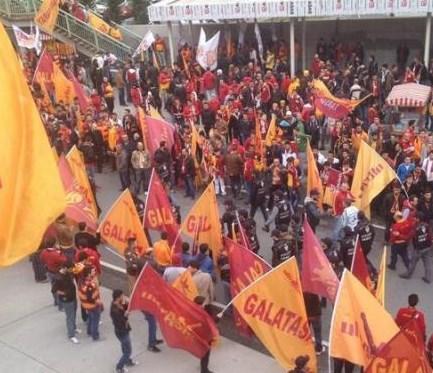 Galatasaraylı taraftarlar TFF binasına yürüdü