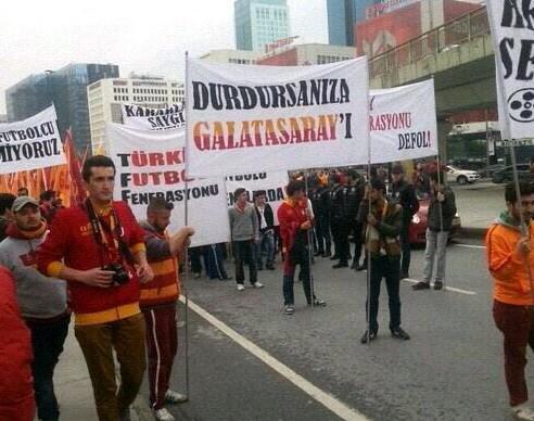 Galatasaraylı taraftarlar TFF binasına yürüdü