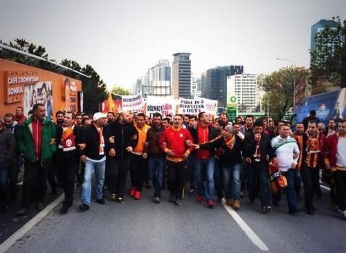 Galatasaraylı taraftarlar TFF binasına yürüdü
