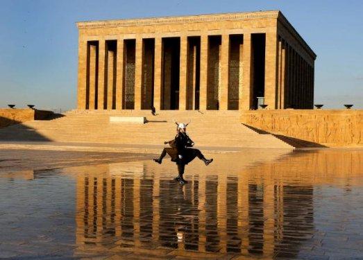 Anıtkabir gece yarısına kadar görüntülendi
