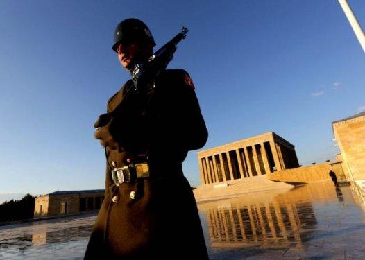 Anıtkabir gece yarısına kadar görüntülendi