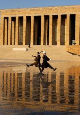 Anıtkabir gece yarısına kadar görüntülendi