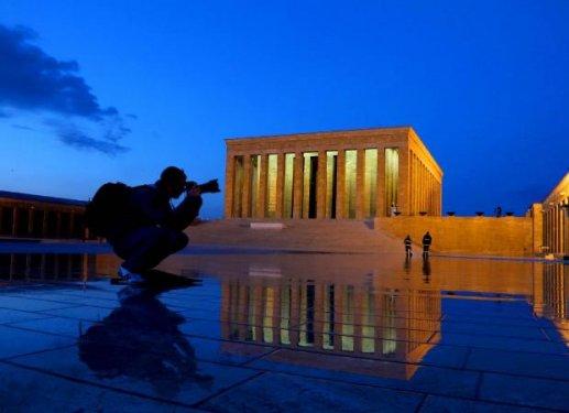 Anıtkabir gece yarısına kadar görüntülendi
