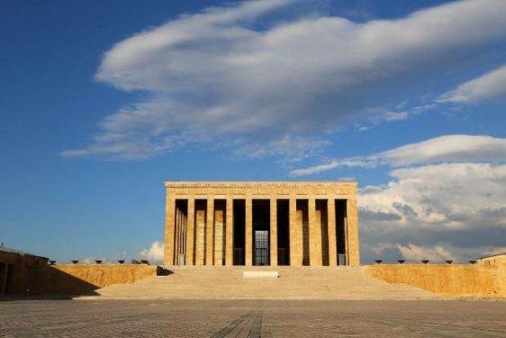 Anıtkabir gece yarısına kadar görüntülendi