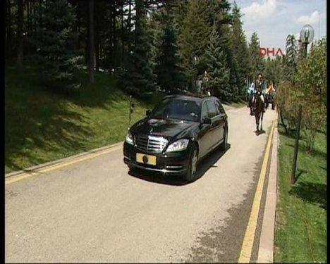 Letonya Cumhurbaşkanı Köşk'te atlı birliklerle karşılandı