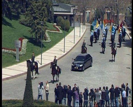 Letonya Cumhurbaşkanı Köşk'te atlı birliklerle karşılandı