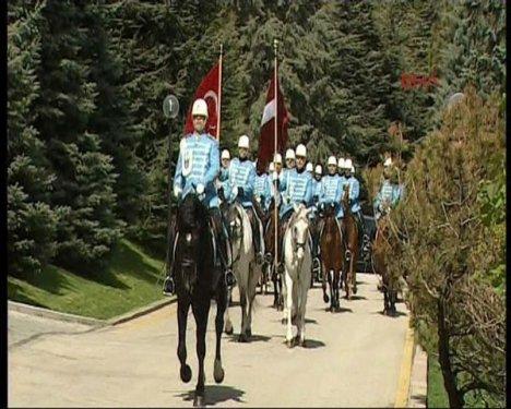 Letonya Cumhurbaşkanı Köşk'te atlı birliklerle karşılandı