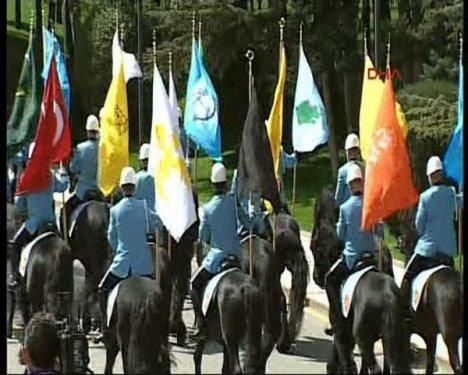 Letonya Cumhurbaşkanı Köşk'te atlı birliklerle karşılandı